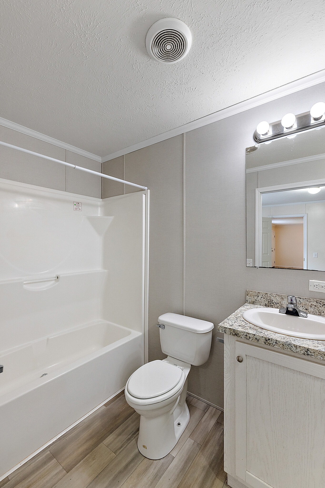 Building Photo - 4418 E Daisy Ln