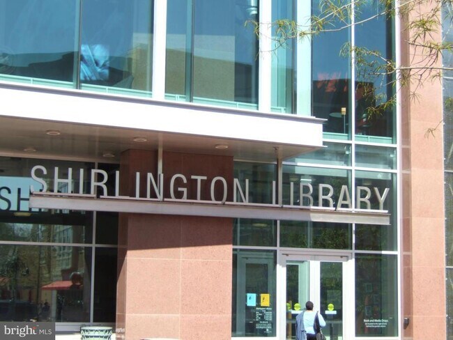 Building Photo - 2911 S Woodstock St