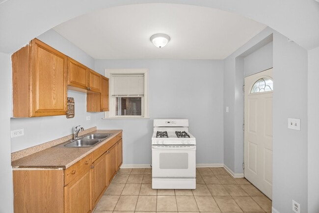 Building Photo - 5041 W 18th St