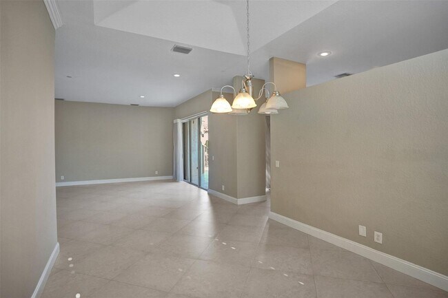 Building Photo - 5977 NW 73rd Ct