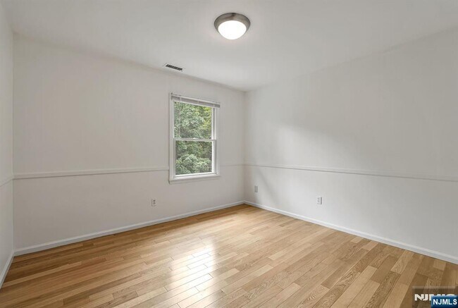 Building Photo - 13 Briarwood Ct