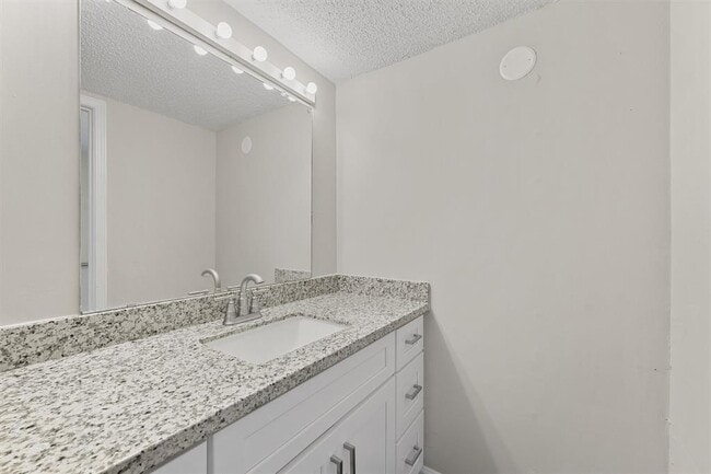 Building Photo - 7103 Foxway Ln