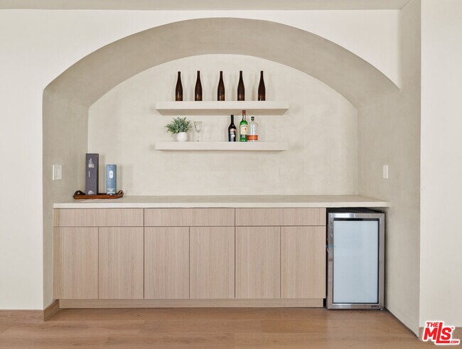 Building Photo - 14742 Weddington St