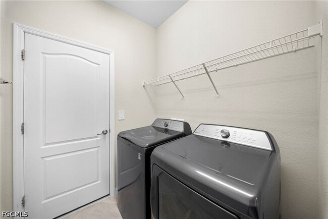 Building Photo - 3697 E Hampton Cir