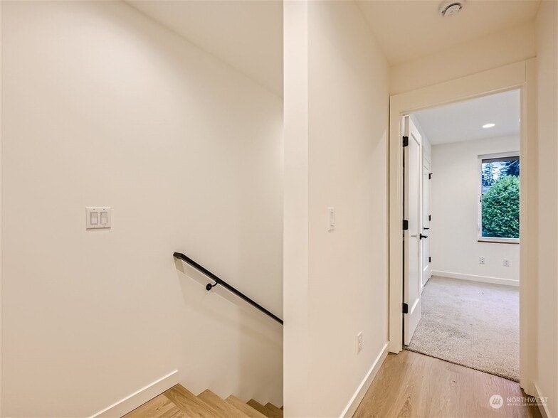 Upstairs Landing - 10346 Wallingford Ave N