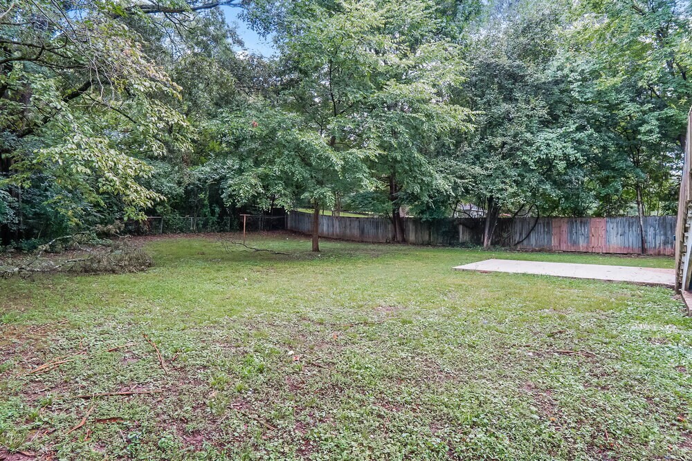 Building Photo - 812 Nelson Dr