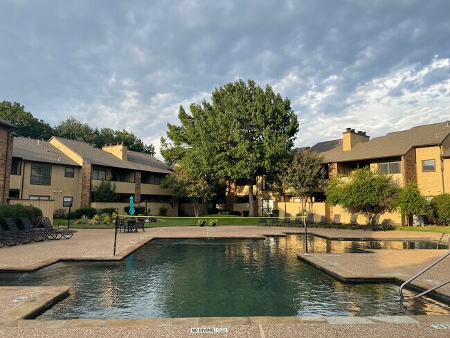 Building Photo - 1200 Harwell Dr