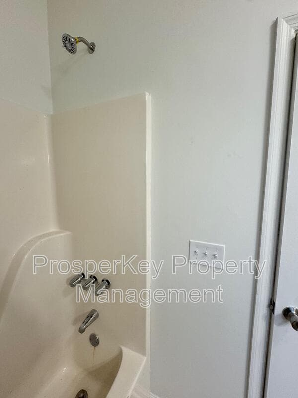 Building Photo - 3622 Vivian Ln