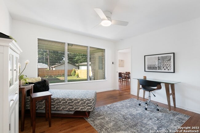 Building Photo - ~~COZY 3BD/2BA HOME! HIGHLANDS HIGH SCHOOL!!~~