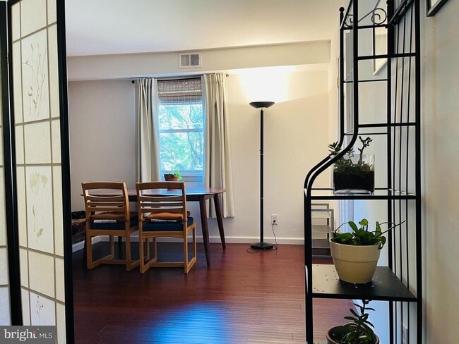 Building Photo - 928 Venice Dr