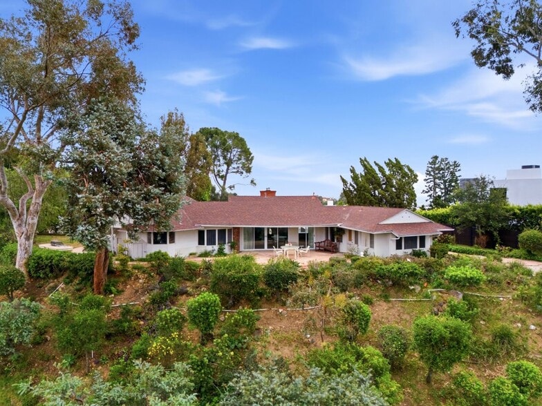 Building Photo - 935 Linda Flora Dr