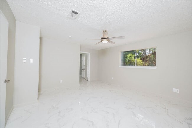Building Photo - 201 S Ridgeway Dr