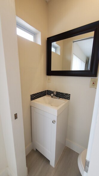 2nd bathroom - 4140 NE 3rd Ave