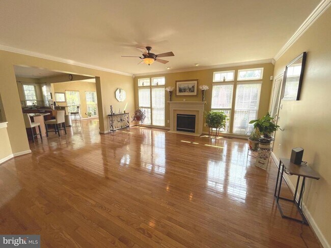 Building Photo - 513 Glenbrook Dr