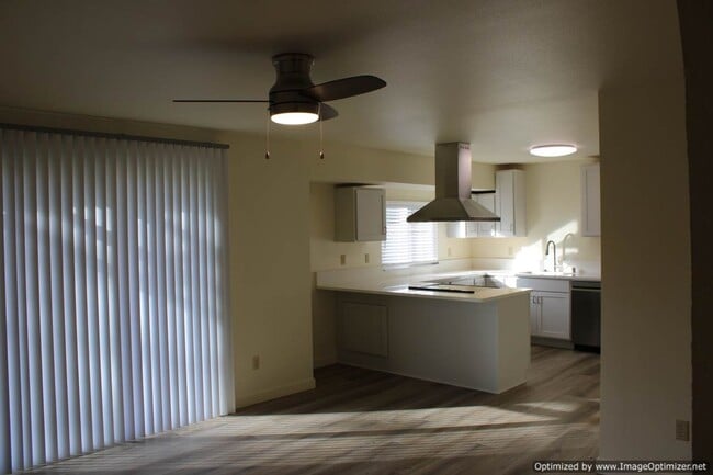 Building Photo - Updated One-Story 2-Bedroom Duplex with Ga...