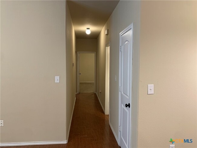 Building Photo - 901 Brown Rock Dr
