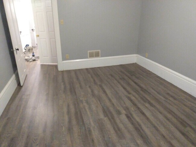 Building Photo - 39 N Paint