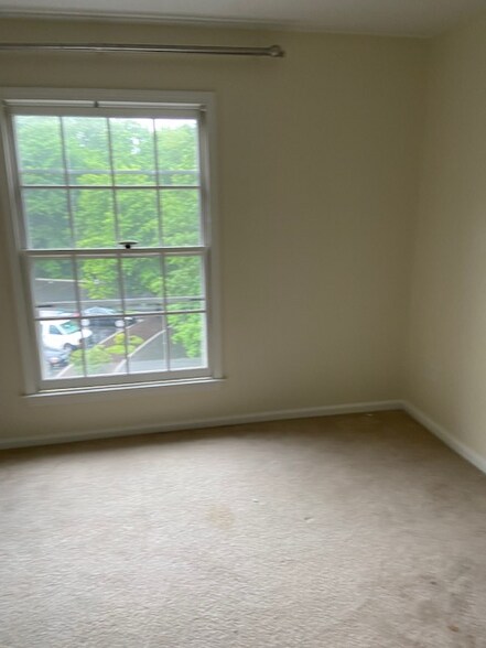 Building Photo - 34 Padanaram Rd