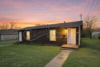 Building Photo - Cozy 1 bedroom 1 bath duplex