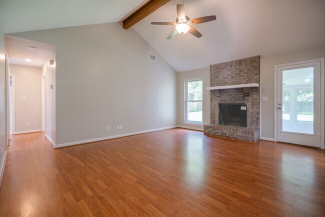 Building Photo - 122 Longleaf Cir