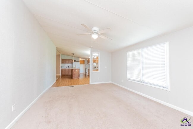 Building Photo - 137 Shamrock Cir