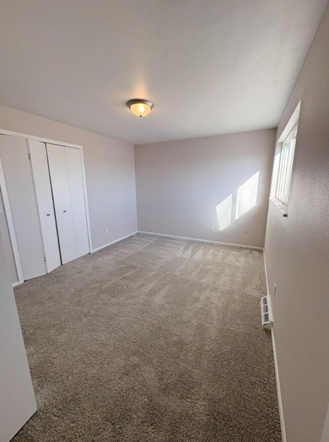 Building Photo - 245 Otis Ct