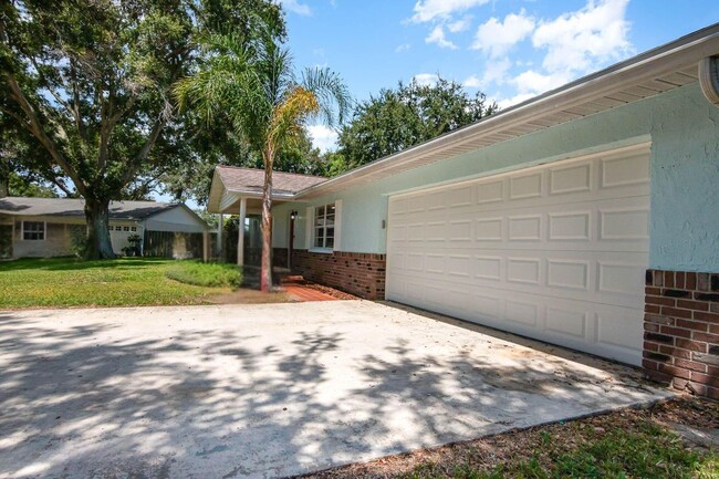 Building Photo - 872 Bartel Ct