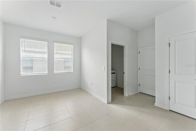 Building Photo - 2035 Rider Rain Ln