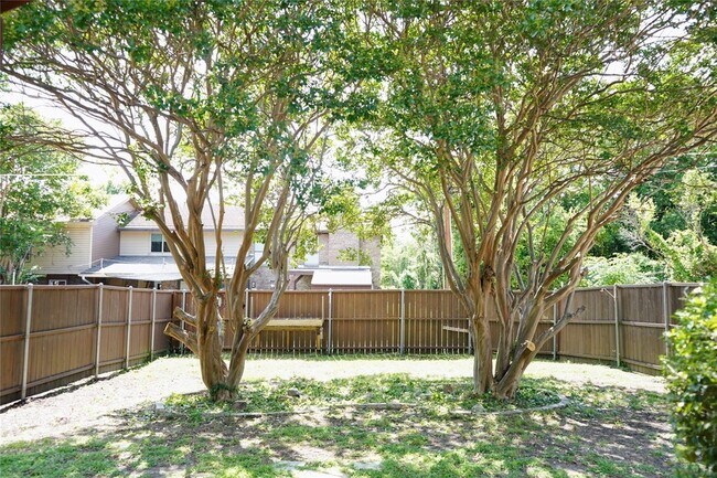 Building Photo - 311 Gwendola Dr