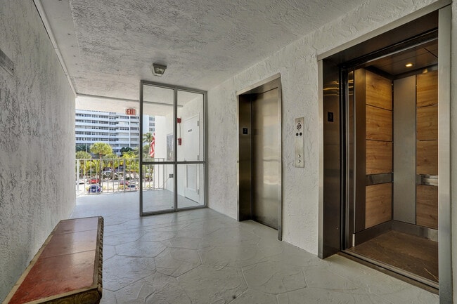 Building Photo - 1391 S Ocean Blvd