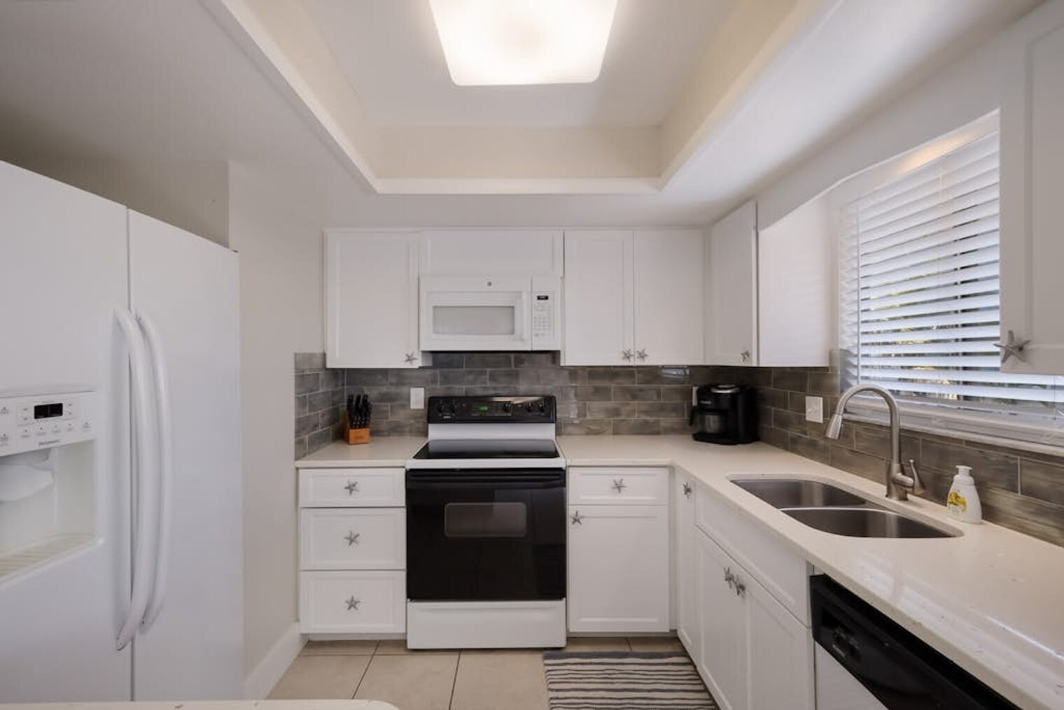 Building Photo - 2515 Avenue B