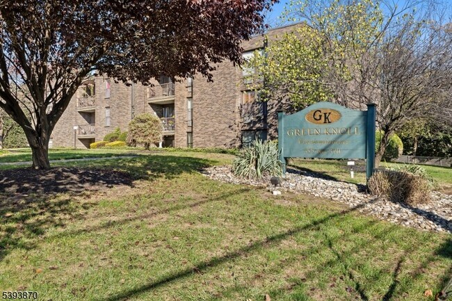 Building Photo - 355 River Rd