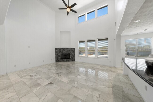 Building Photo - 1922 Lake Grayson Dr