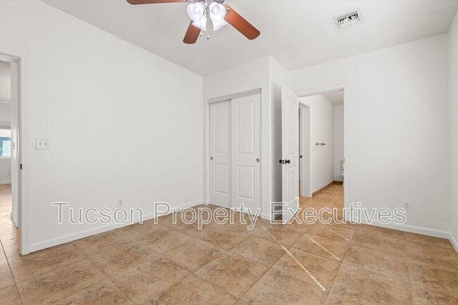 Building Photo - 227 E Waverly St