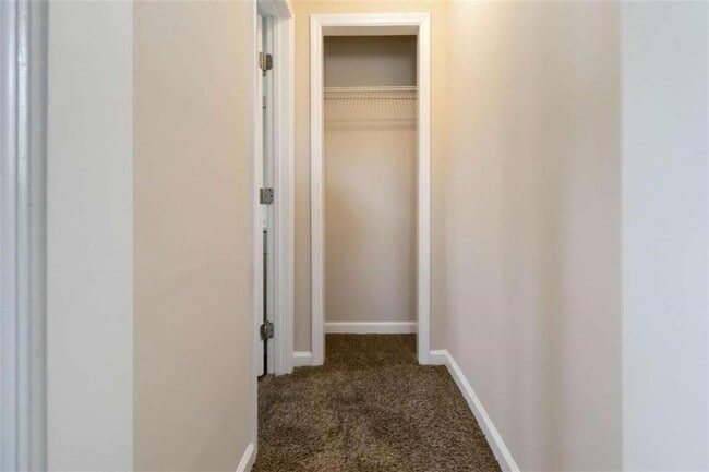 Building Photo - 2361 Swallow Cir SE