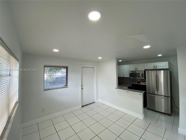 Building Photo - 310 NE 82nd St