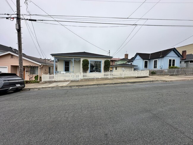 Building Photo - 153 Monterey Ave