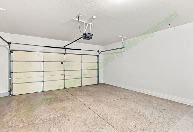 Building Photo - 1546 W Alder Rd