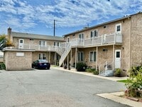 Building Photo - Bright & Airy 2 Bed / 1 Bath Apartment in Point Loma!
