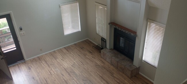 Building Photo - Charming Home Near the Prescott Square