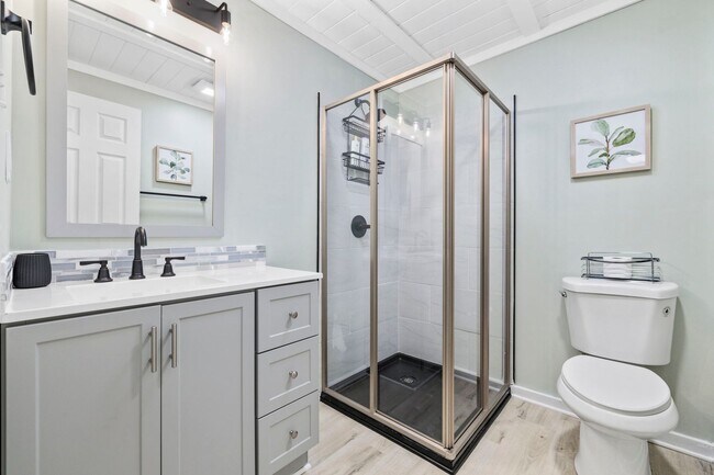 Building Photo - Gorgeous Totally Remodeled 3/2 in Garden C...