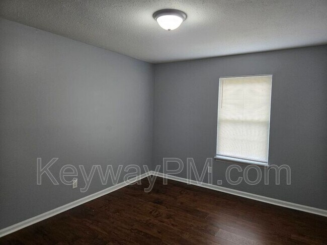 Building Photo - 2600 Carrington Dr