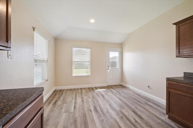 Building Photo - 3129 Sun Terrace Ln
