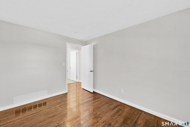 Building Photo - 23 Bancroft Rd