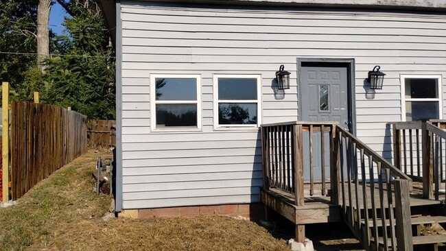 Building Photo - 1225 S Cedar Ave