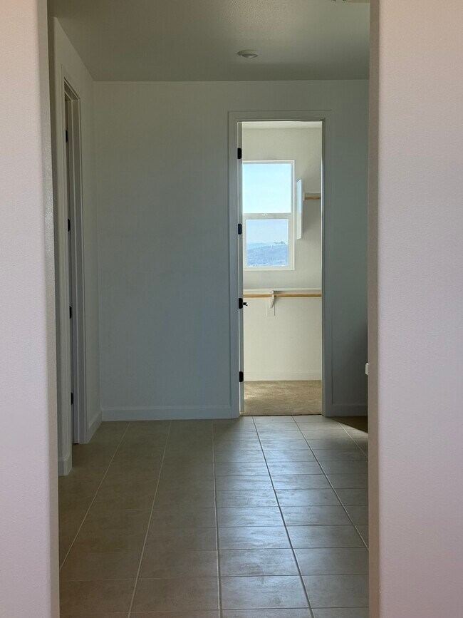 Building Photo - 424 Bunsen St
