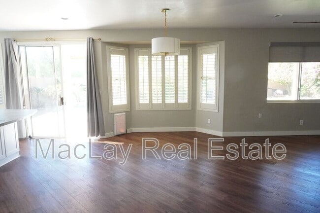 Building Photo - 15410 S 17th Ln