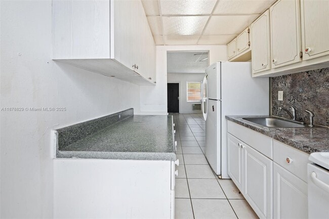 Building Photo - 3571 SW 10th St