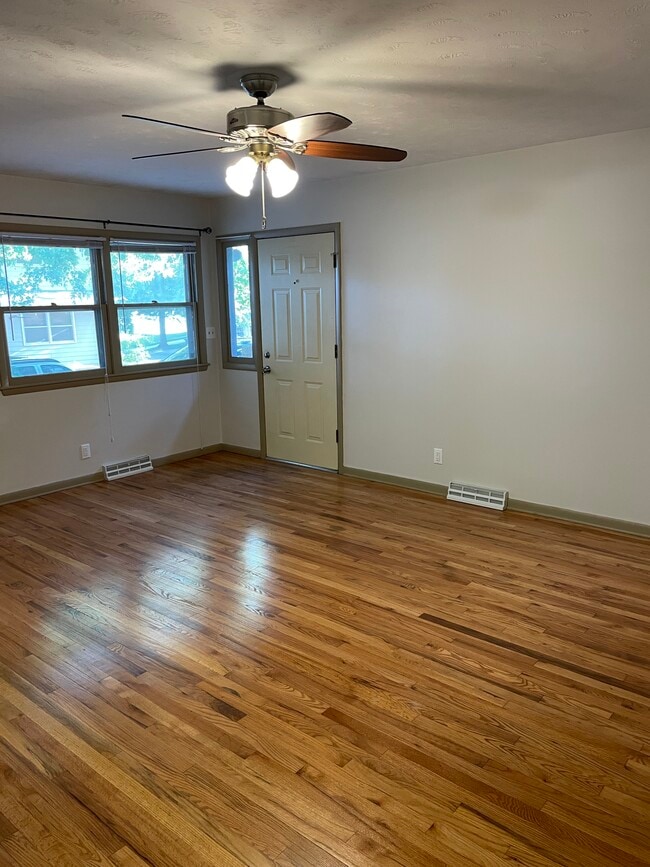 Building Photo - 864 S 45th St