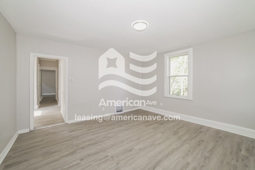 Building Photo - 210 E Maywood Ave